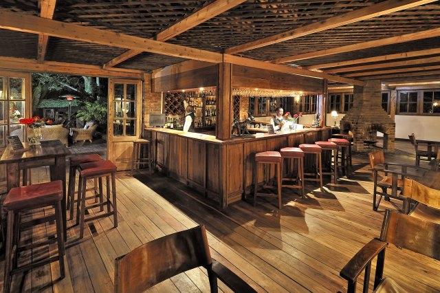 phoca_thumb_l_bar-interior